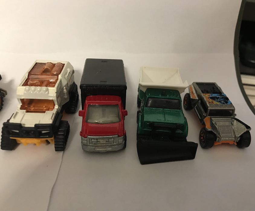 9 autek matchbox i 1 przyczepa