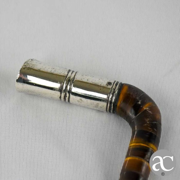 Cabo de sombrinha antigo em madeira com ponteira em prata