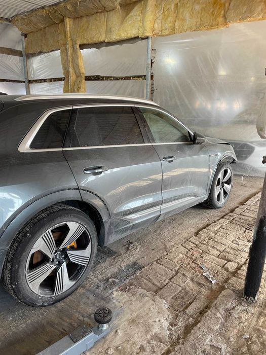 Розборка e-tron audi q8 etron ауді ку8 фари стопи двері крило капот