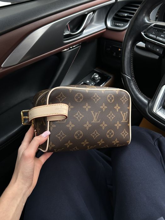 Дорожня косметичка жіноча сумка Louis Vuitton Dopp Kit Toilet Pouch