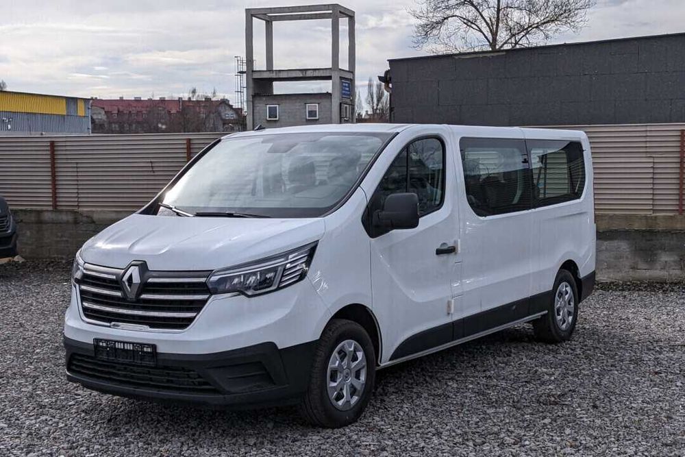 Nowe Ceny Renault Traffic bus 9 osób hak