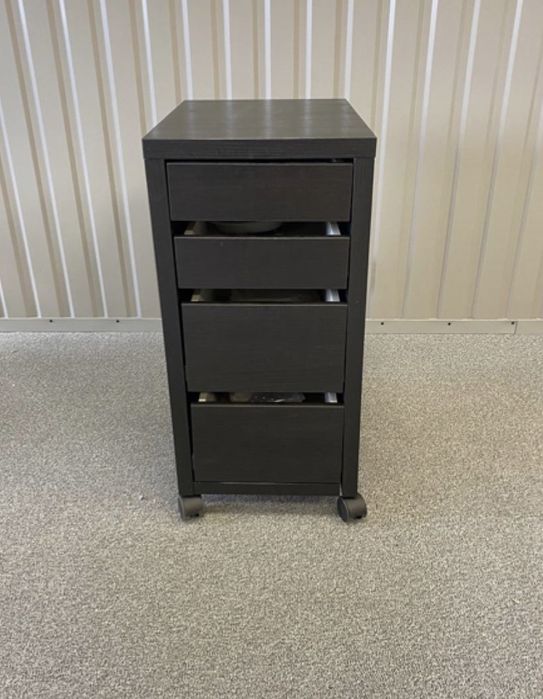 Тумба з шухлядами на колесах