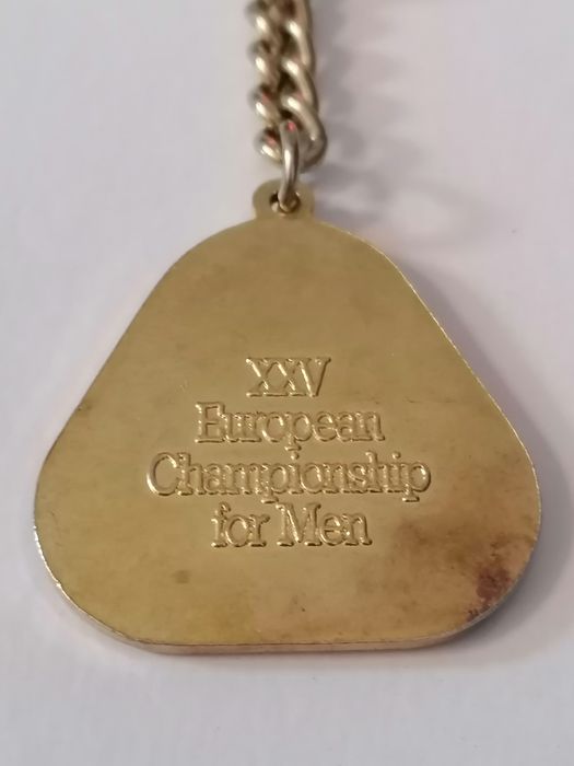 Porta chaves em metal referente ao campeonato EuroBasket 87