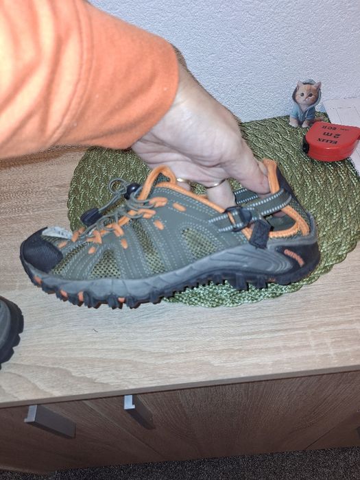 Sprzedam sandaly trekkingowe damskie