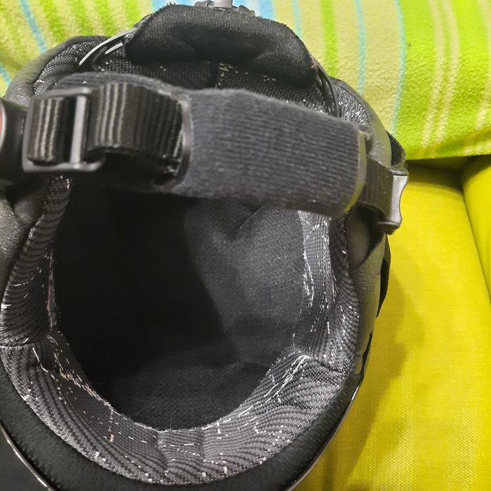 Kask narciarski jak nowy uvex czarny rozm xs-s 52-55 cm