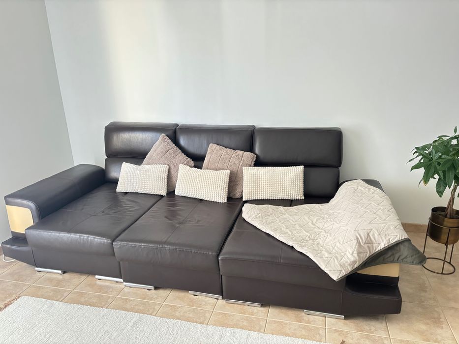 Sofá em cabedal com até 3 chaise longue