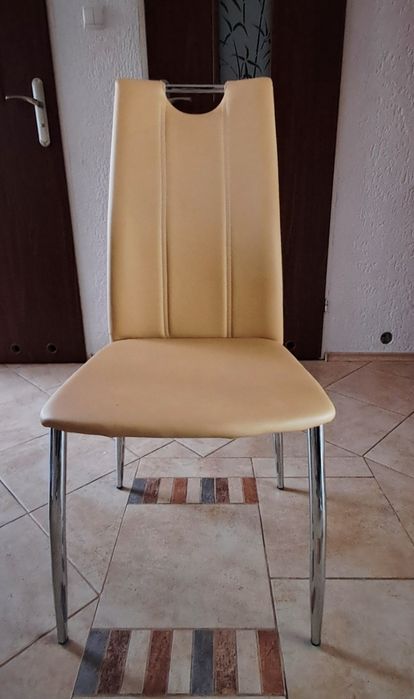 Stół + 6 krzeseł + inne