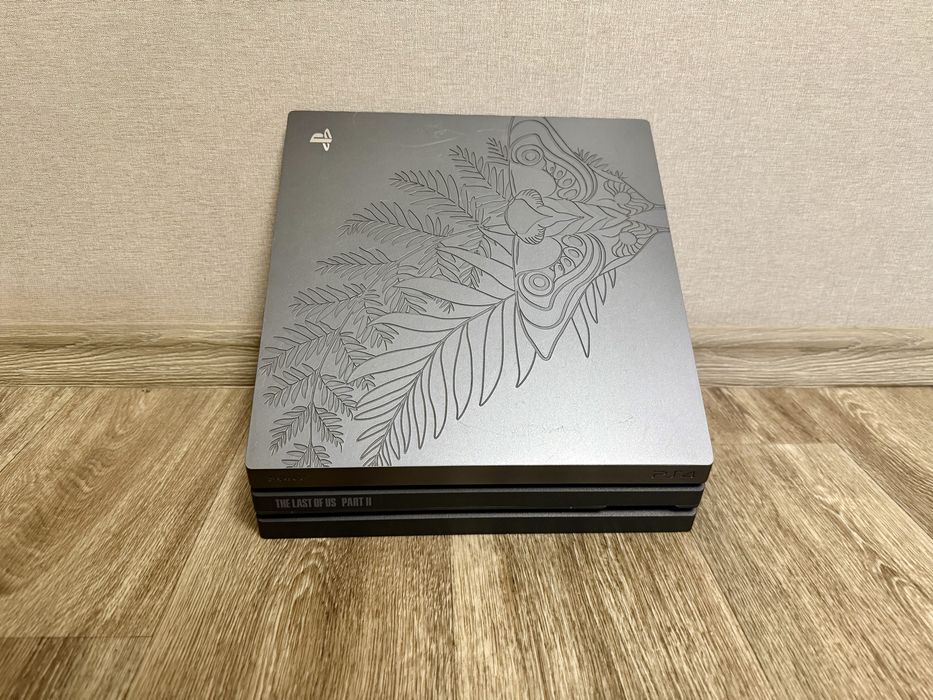 PlayStation 4 Pro The Last of Us II Limited Edition + 2 DualShock + 4 игры
