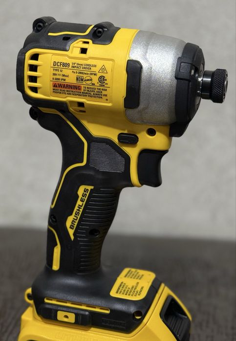 Імпакт Dewalt DCF809