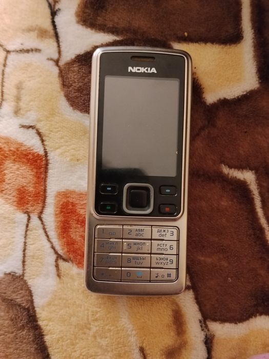 мобільний телефон Nokia 6300.