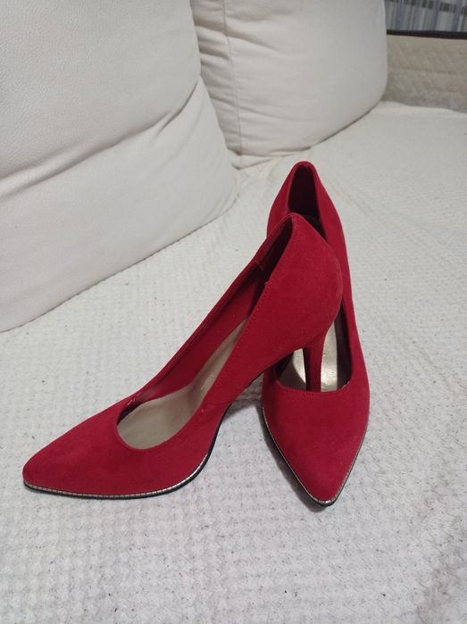 Czerwone eleganckie buty 39