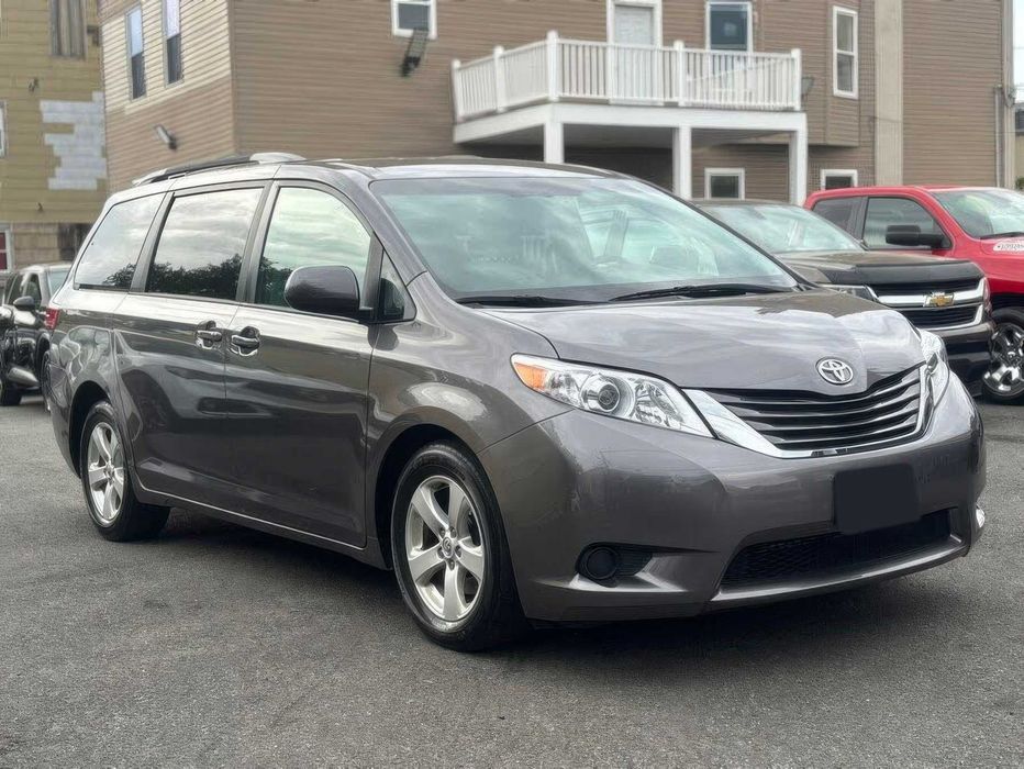 Toyota Sienna      2015