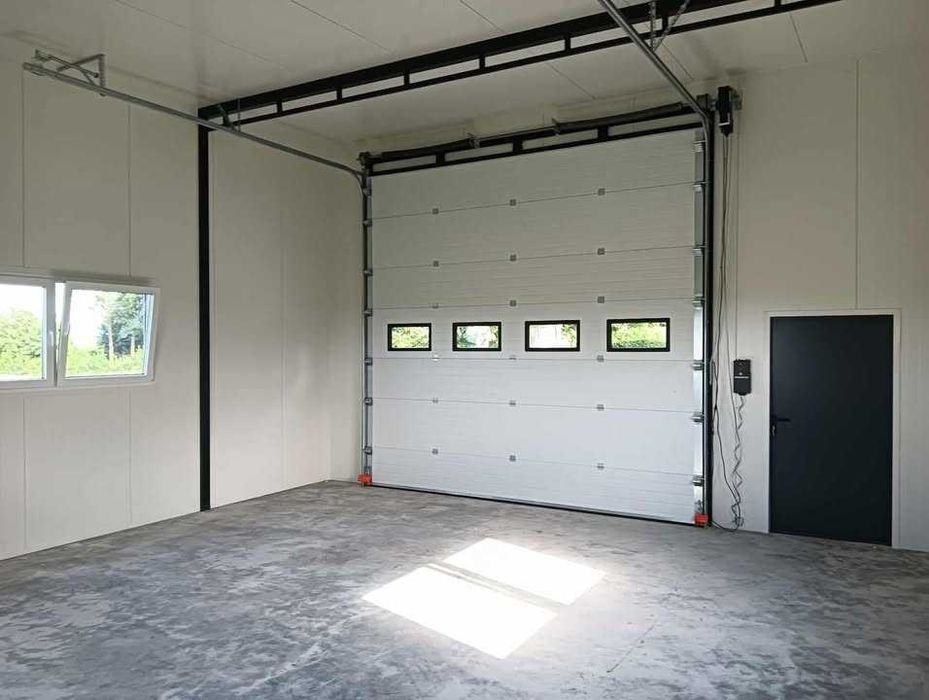 Hale/Garaże obiekty z płyty warstwowej