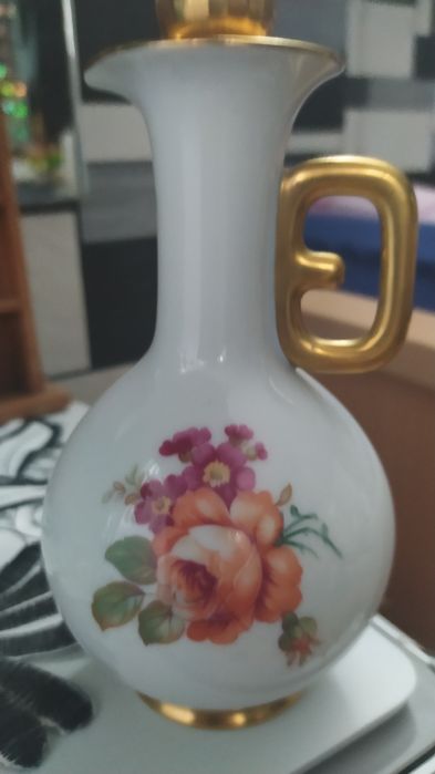 Flakonik porcelanowy