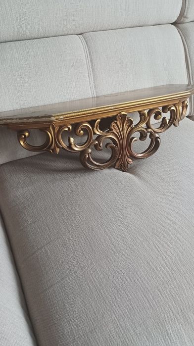 Półka ozdobna w starym stylu