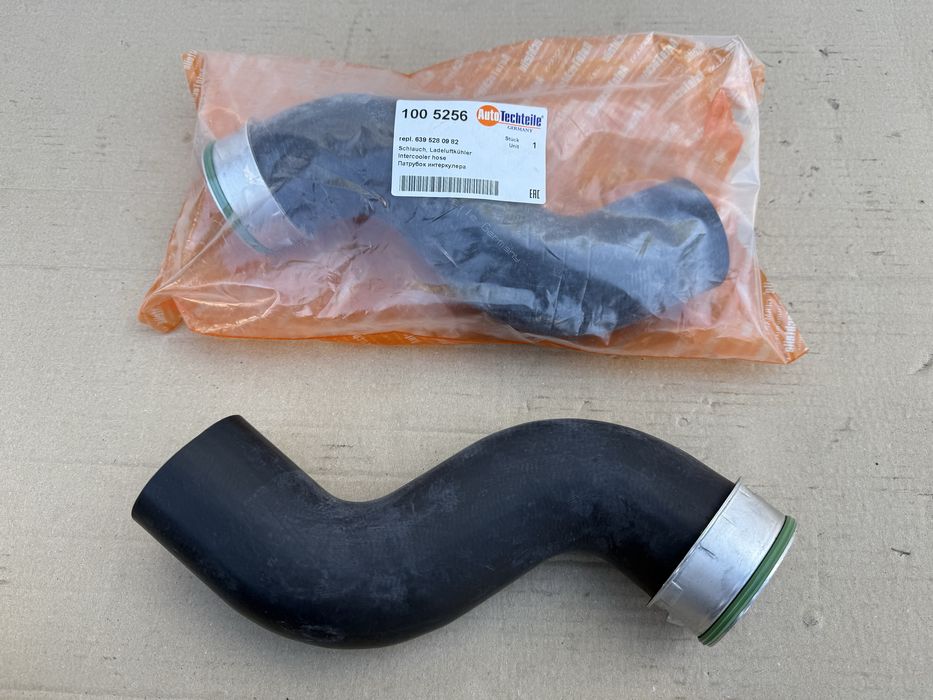 Патрубок интеркулера на VITO-VIANO W639