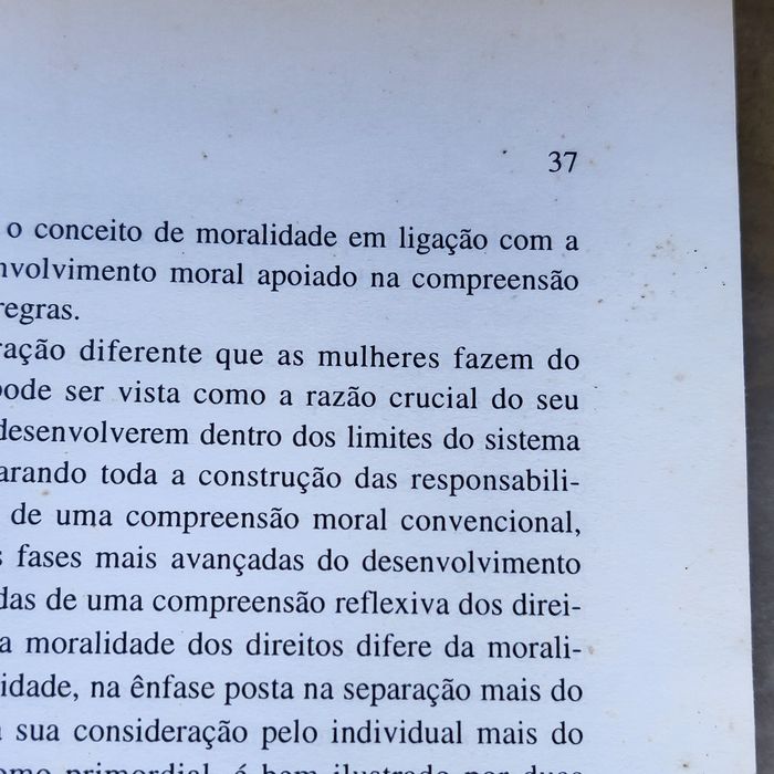 Livro "Teoria psicológica e desenvolvimento da mulher"