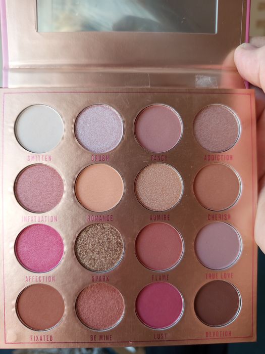 Палетка тіней для повік Love Is My Drug. Makeup Obsession