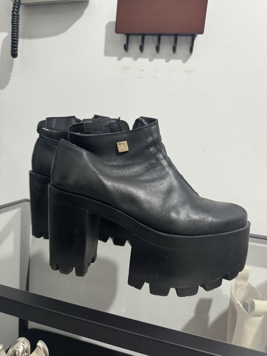 Botas NY Pretas com fecho