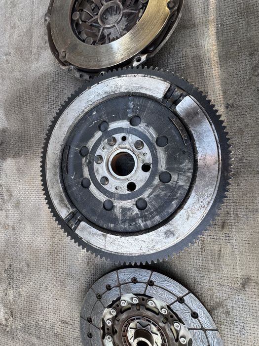 Комплект сцеплення демфер корзина диск маховик opel zafira b , astra h 1.9 z19dt 6ст м32