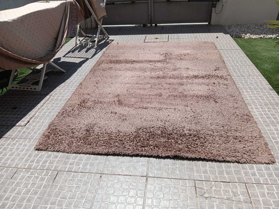 Carpete Castanha de Pelo Alto