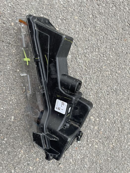 фара  Tesla Model 3