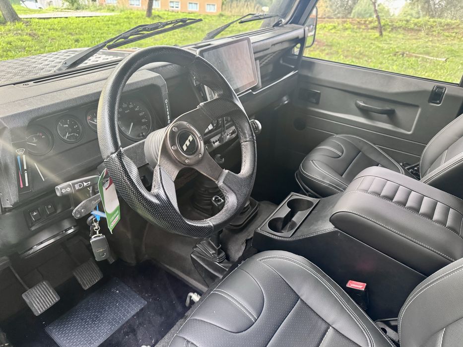 Land Rover Defender 130  TD5 SVO