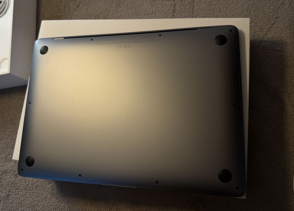 Apple Macbook Air 13” 2020 INTEl i3