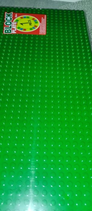 Płytka na której można budować  19 x 38 nadaje się do Lego