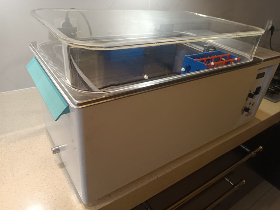 Łaźnia wodna z wytrząsaniem laboratorium julabo sw20