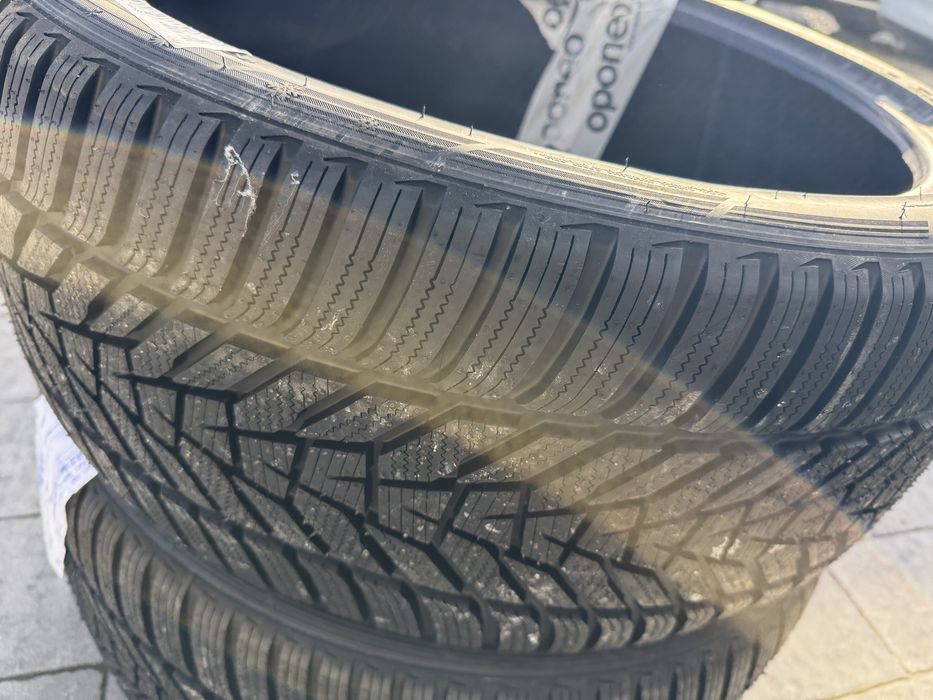 Шини зимові r22 275/35/22