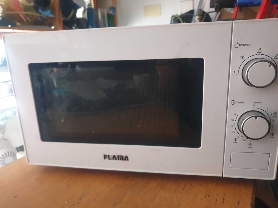 Microonda flama em muito bom estado.