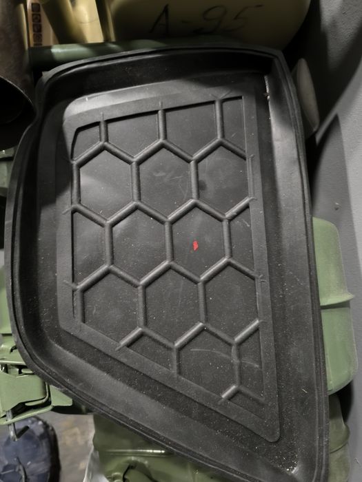 Молдінги на двері передні , бачок омивача, демферпасат б8