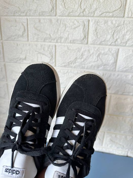 Кросовки Adidas 37.5р мокасини хайтопи кросівки