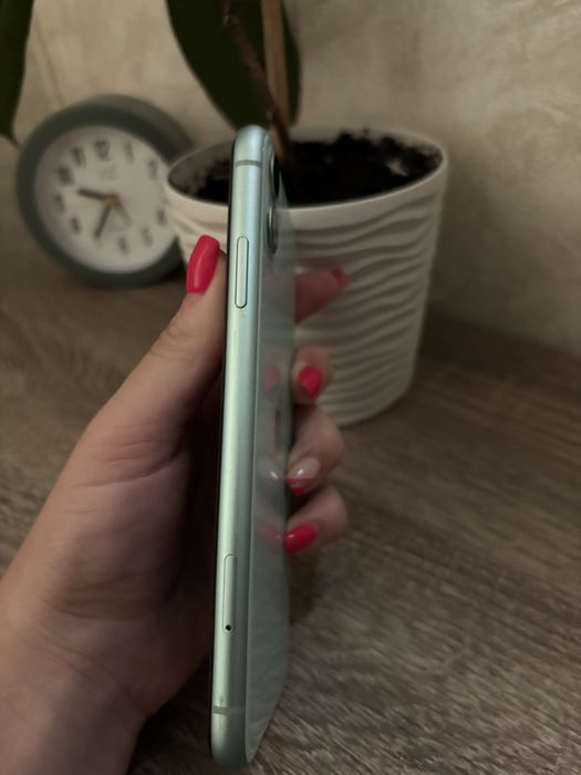 Продам iPhone 11