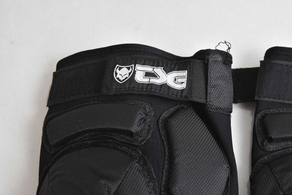 NIEUŻYWANE ochraniacze kolan TSG knee pads kevlar ! L !
