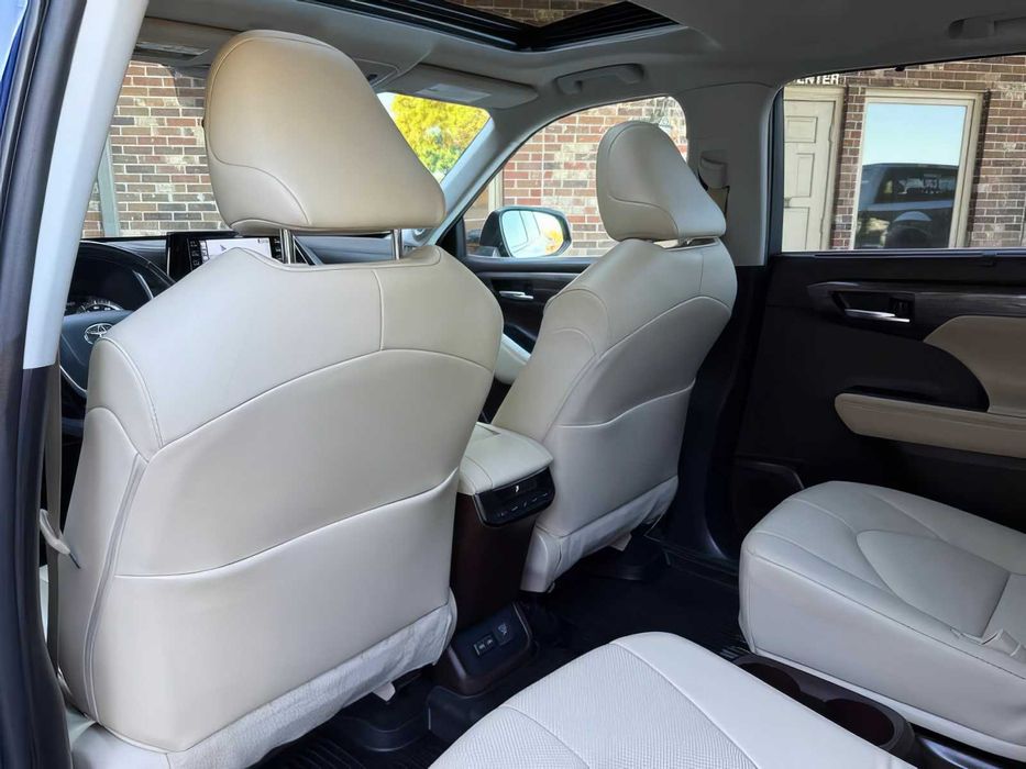 Toyota Highlander Limited      2022