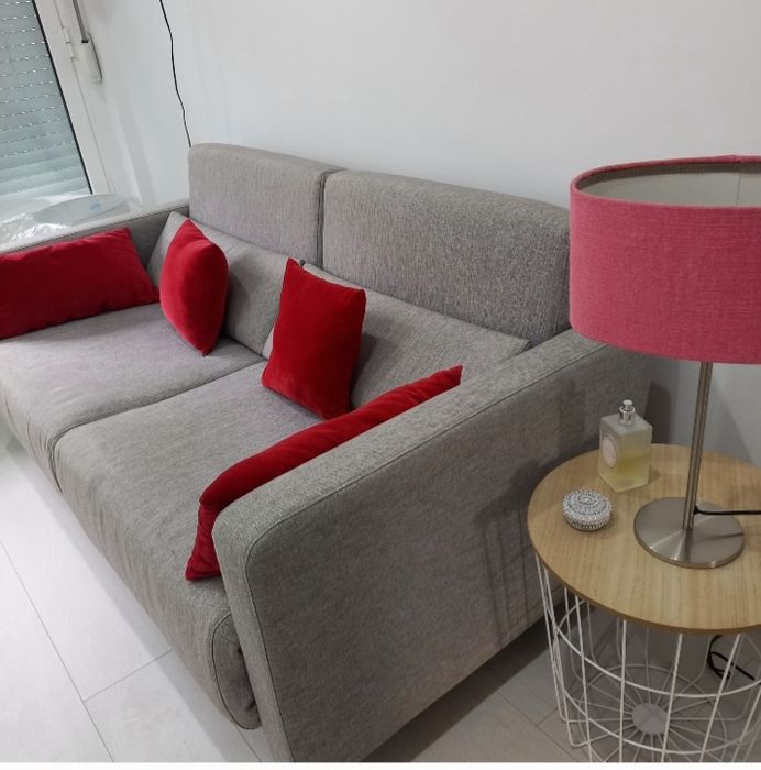 Sofá cama .medidas:Fechado 1.85 de largura  e aberto:comprimento 1.98cm e largura 1.75cm