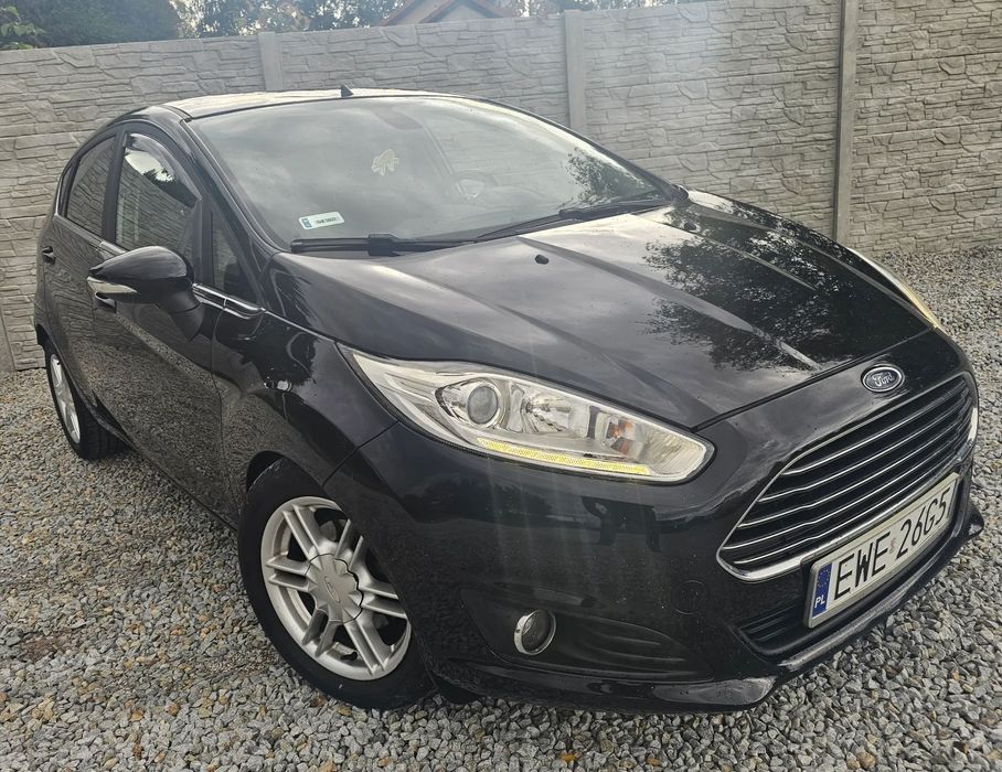 Ford Fiesta Titanium ! Climatronic ! Grzane fotele ! HAK ! 125 koni ,bezwypadek ,