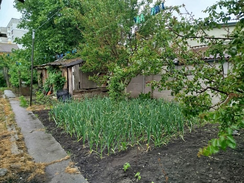 Продам частину будинку з ремонтом та зручностями