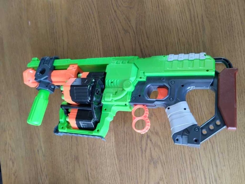 Hasbro NERF Zombie Doominator