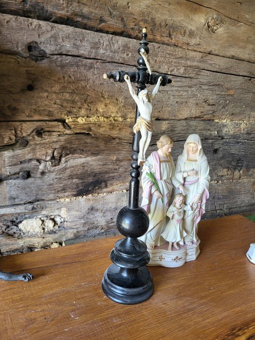 Zabytkowy drewniany krzyż 51cm biskwit Jezus