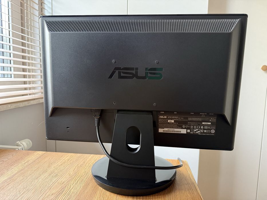 Monitor Asus LCD Full HD 19” cali sprawny