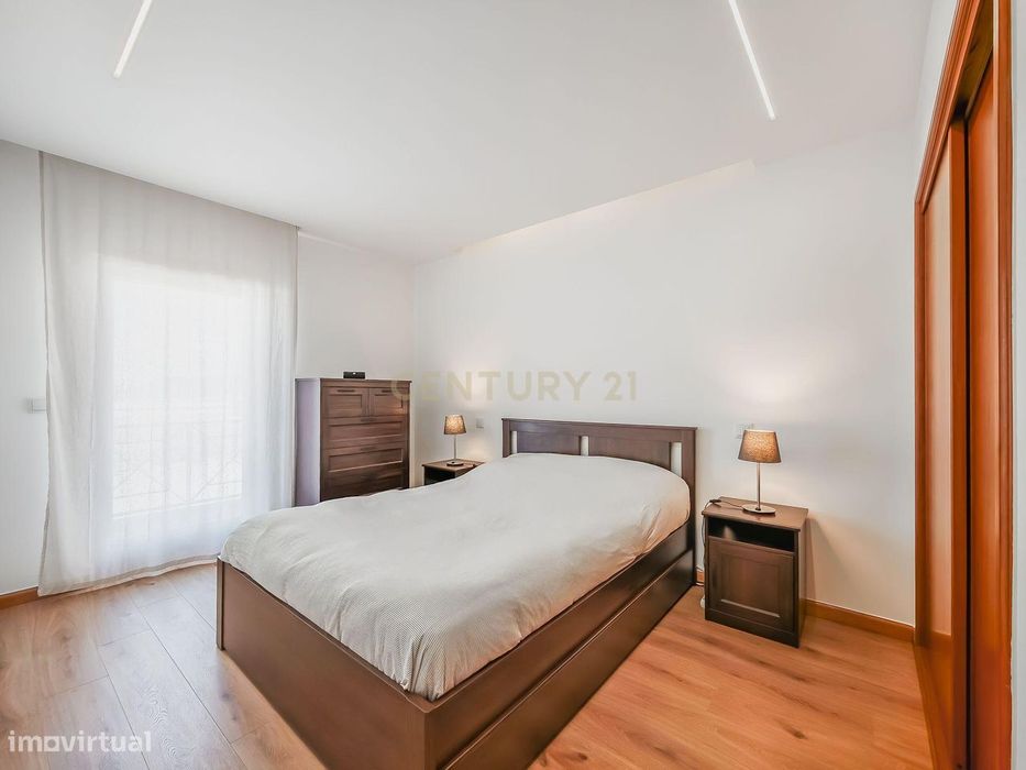 Apartamento T2 Dúplex com Vista Panorâmica e Garagem com Carregamento