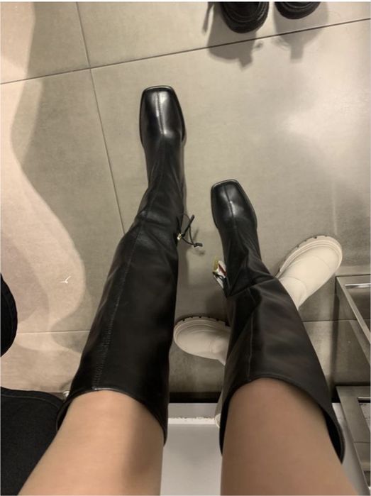 Шкіряні ботфорди Zara