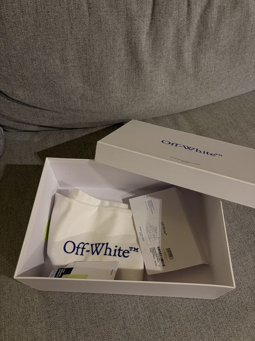 Коробка Off-White Out Of Office