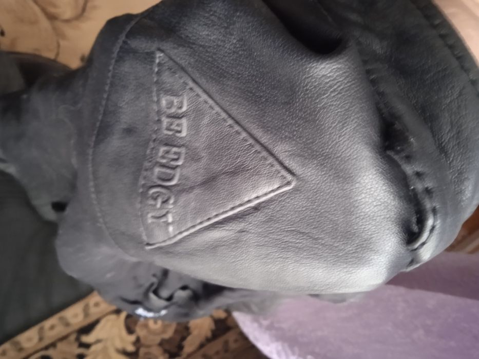 Мото куртка шкіряна.