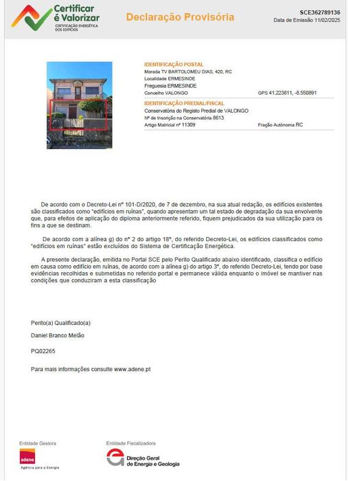 Ermesinde - Moradia de 4 frentes com terreno, em propriedade total com dois andares para restauro/investimento.