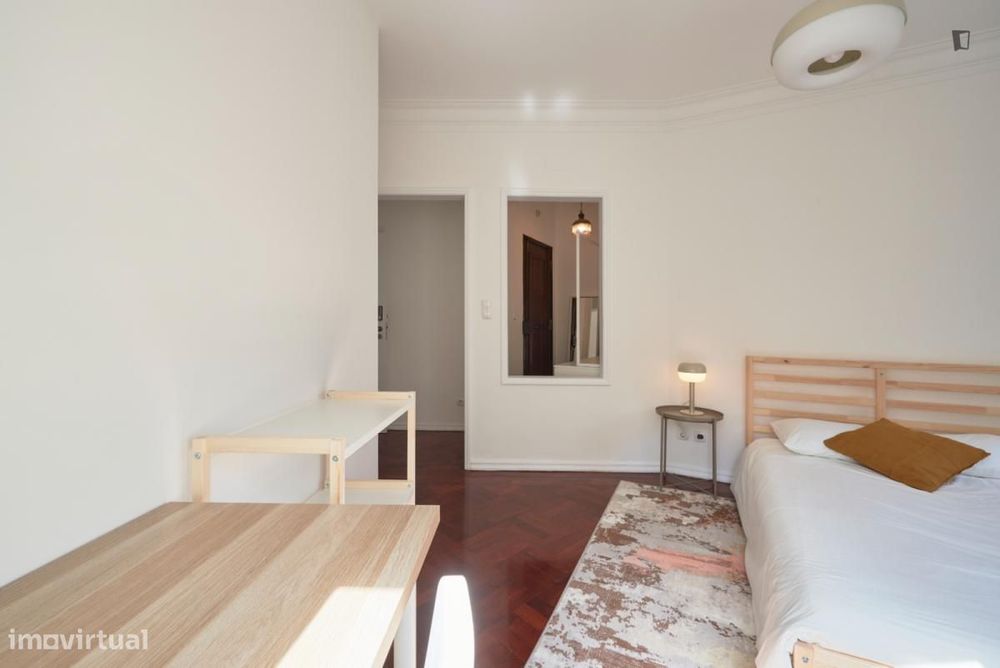 Quarto - localizado em Arroios Lisbon