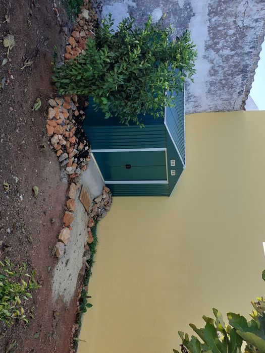 Moradia familiar com 3 fogos de habitação de utilização independente